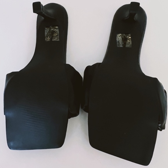 PrettyLittleThing Black Wide Fit Ruched Square Toe Heeled Mules Size US 8 - Picture 4 of 8